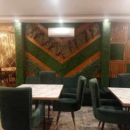 Ceremony Hotel And Banquets 法里达巴德 外观 照片