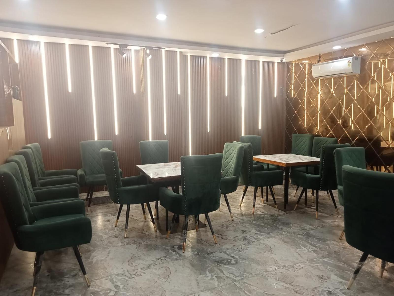 Ceremony Hotel And Banquets 法里达巴德 外观 照片